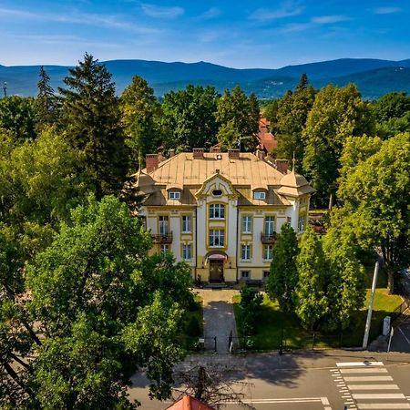Hotel Bella イェレニャ・グーラ エクステリア 写真