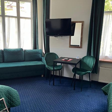 Hotel Bella イェレニャ・グーラ エクステリア 写真