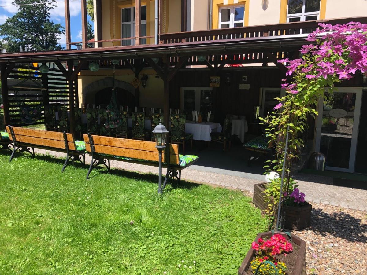 Hotel Bella イェレニャ・グーラ エクステリア 写真