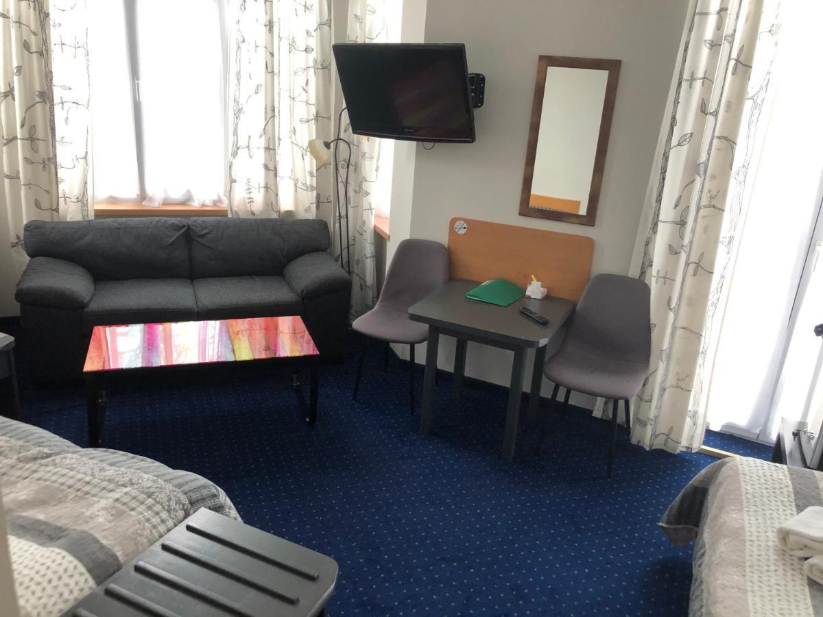 Hotel Bella イェレニャ・グーラ エクステリア 写真
