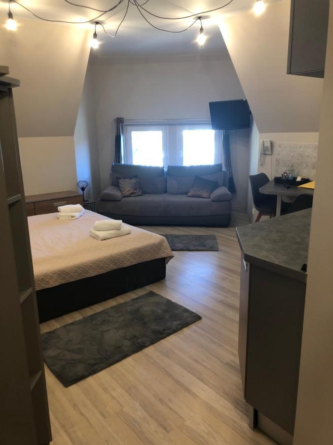 Hotel Bella イェレニャ・グーラ エクステリア 写真