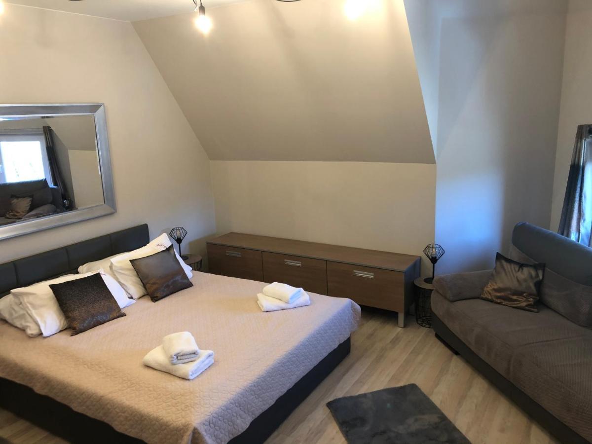 Hotel Bella イェレニャ・グーラ エクステリア 写真