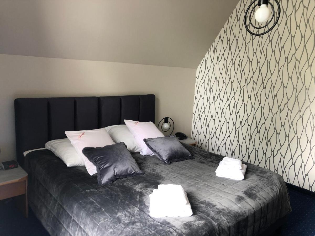 Hotel Bella イェレニャ・グーラ エクステリア 写真
