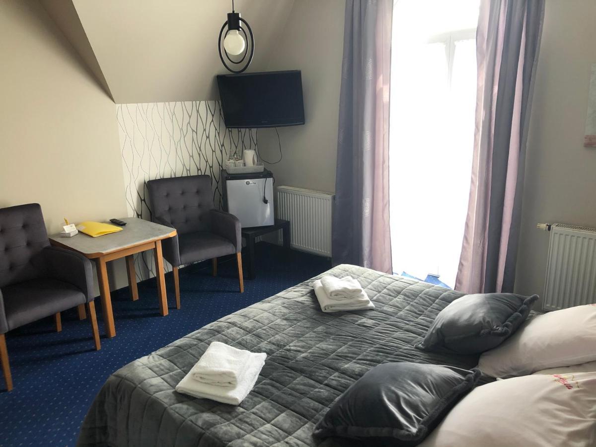 Hotel Bella イェレニャ・グーラ エクステリア 写真
