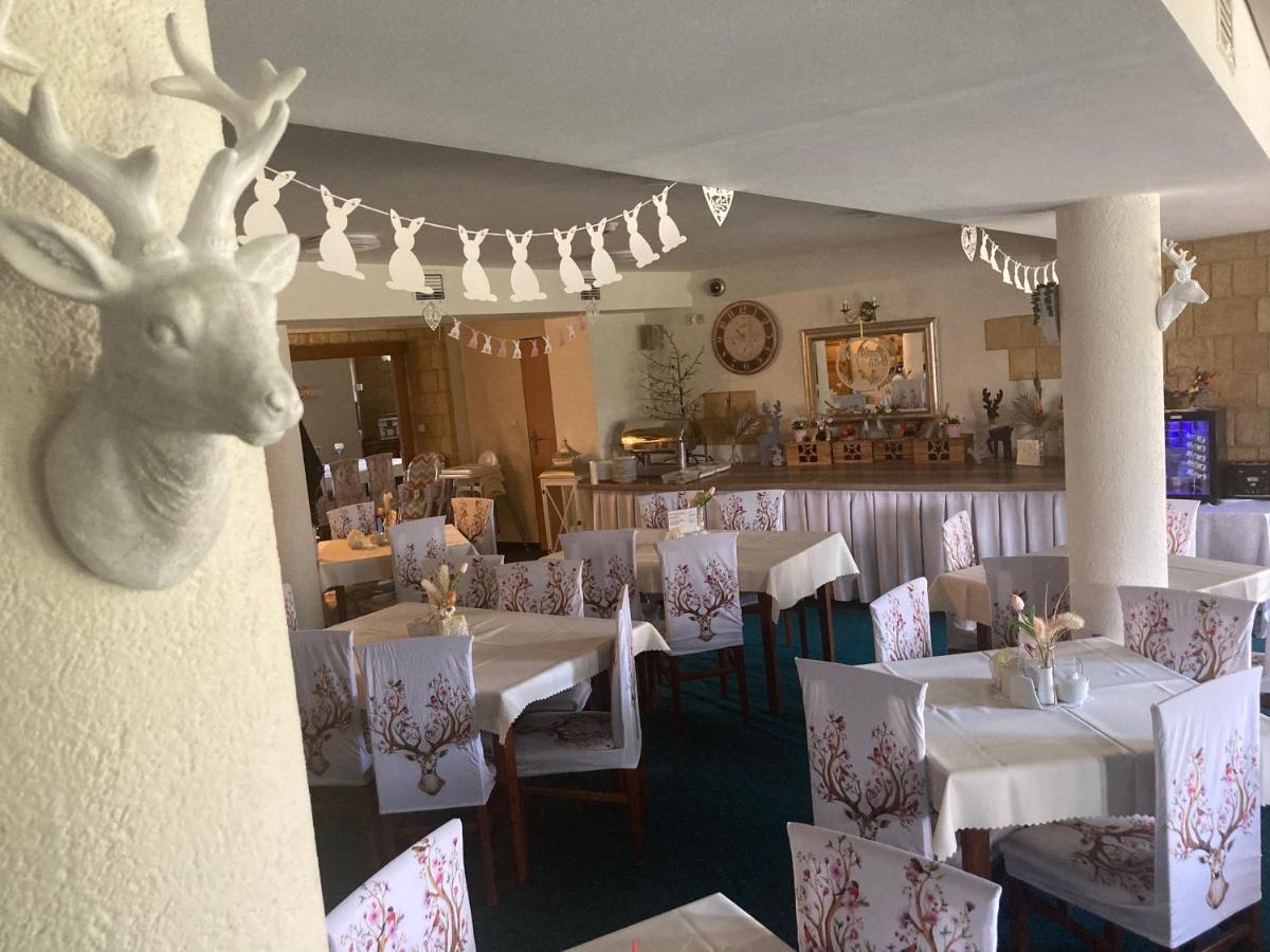 Hotel Bella イェレニャ・グーラ エクステリア 写真