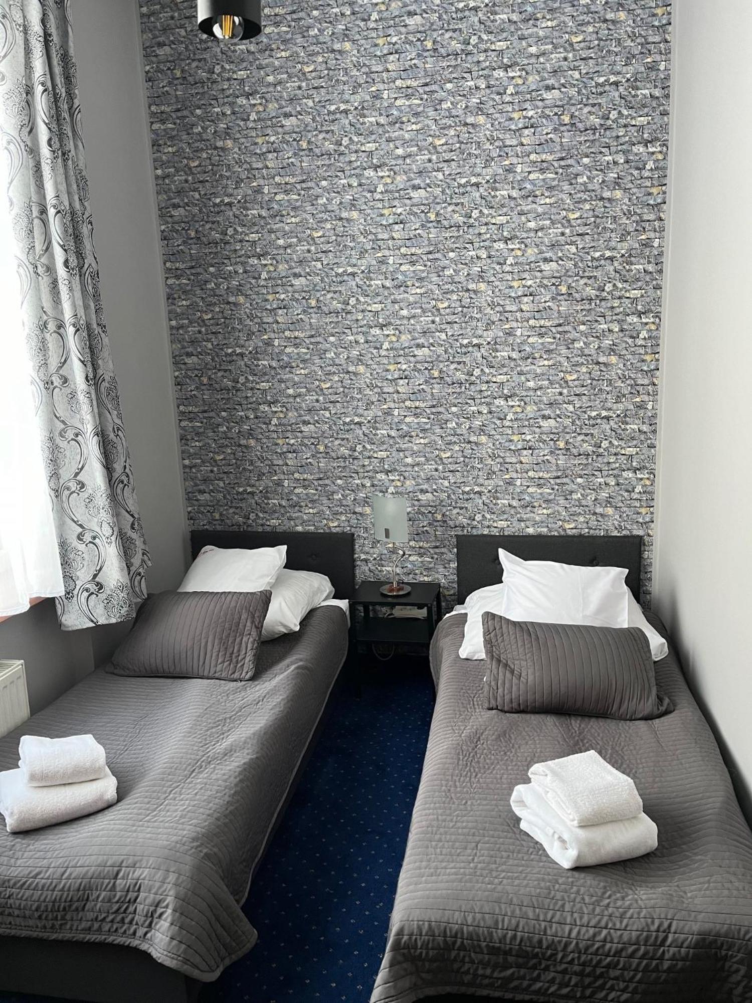 Hotel Bella イェレニャ・グーラ エクステリア 写真
