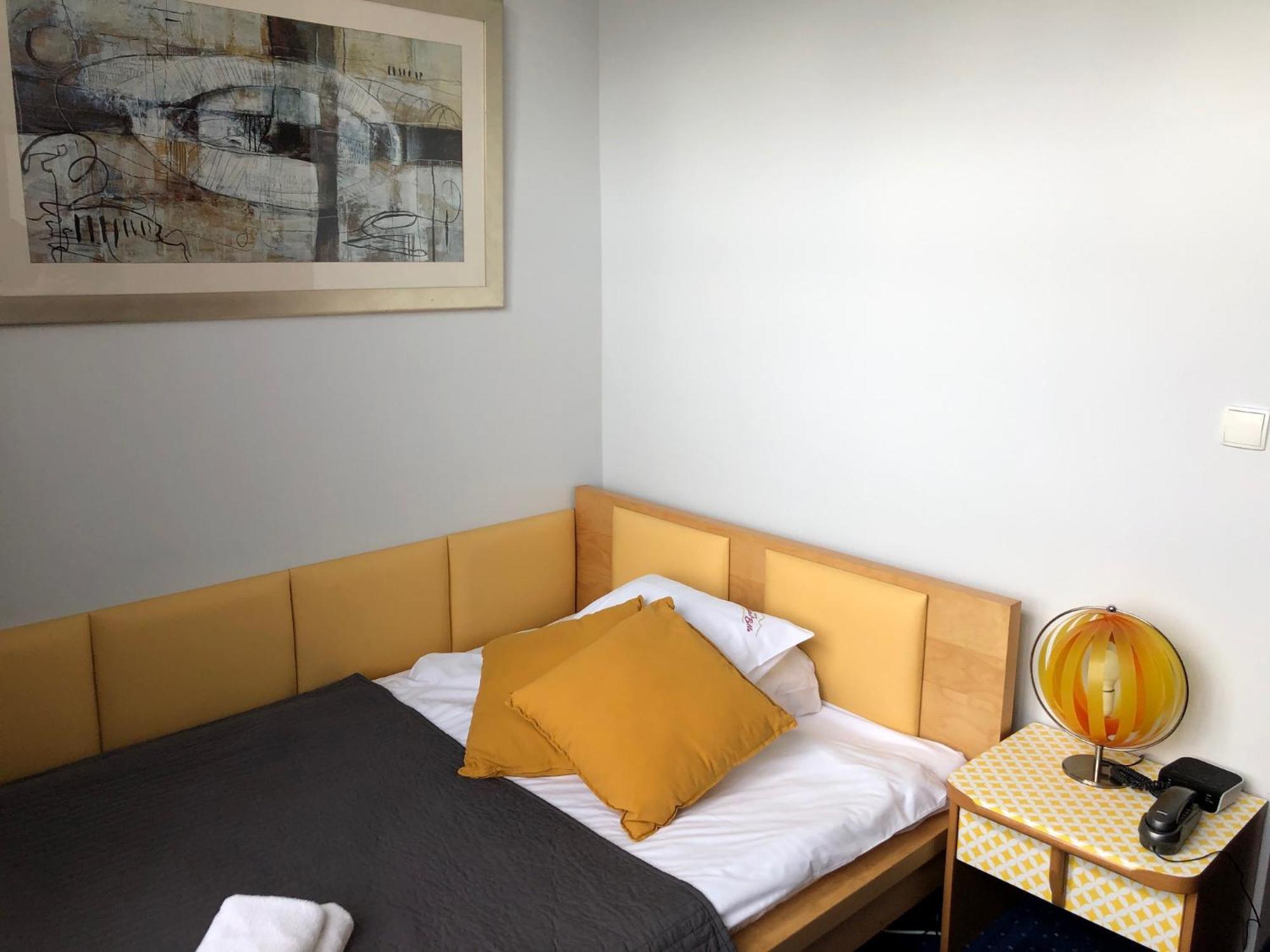 Hotel Bella イェレニャ・グーラ エクステリア 写真