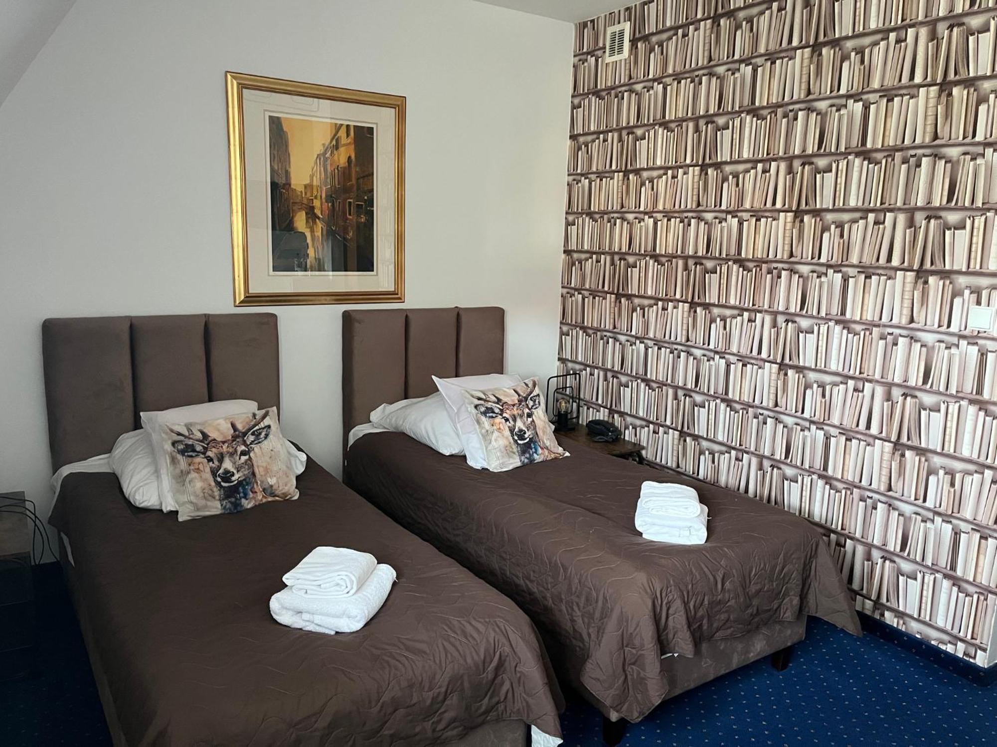 Hotel Bella イェレニャ・グーラ エクステリア 写真