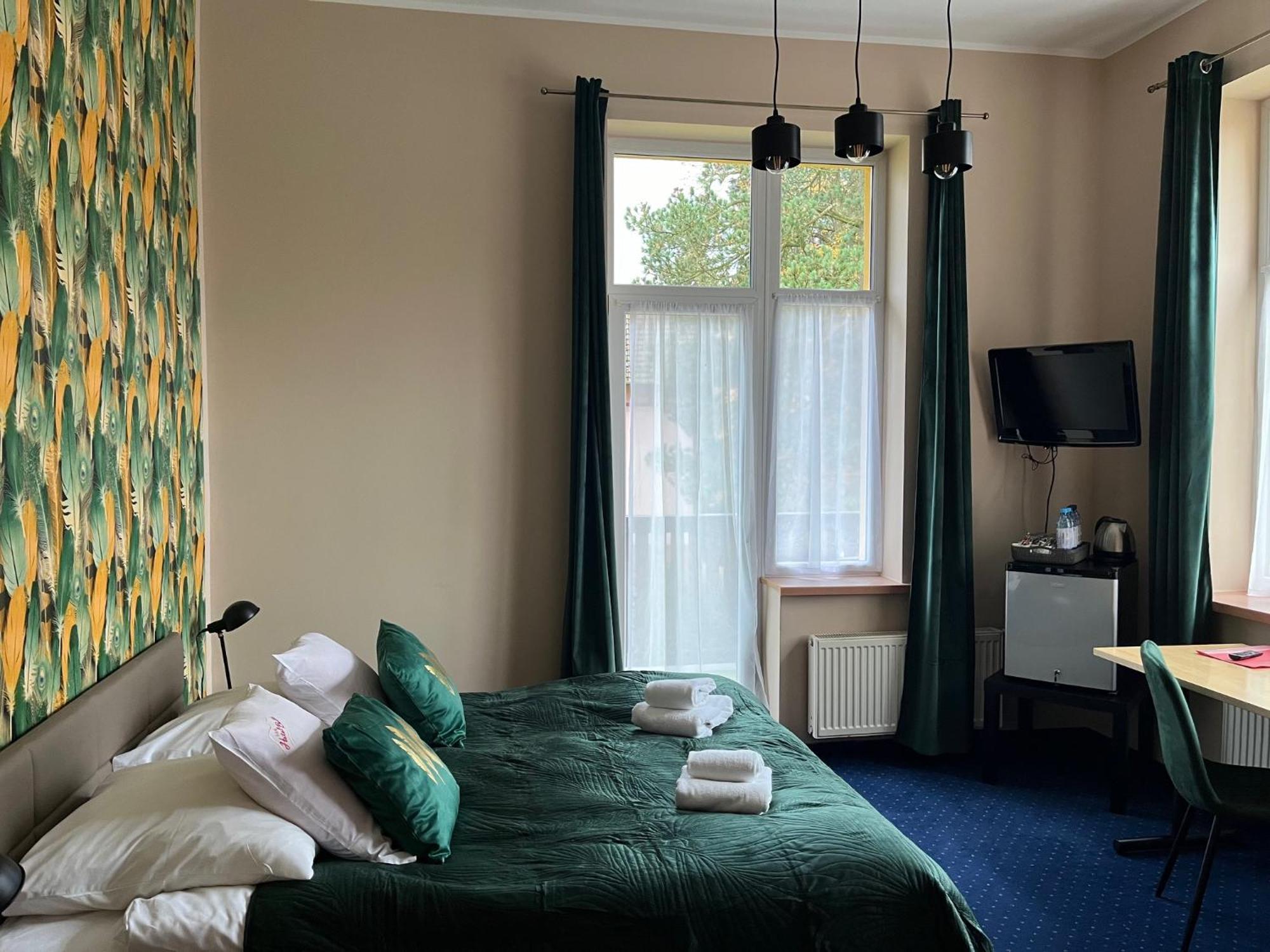 Hotel Bella イェレニャ・グーラ エクステリア 写真