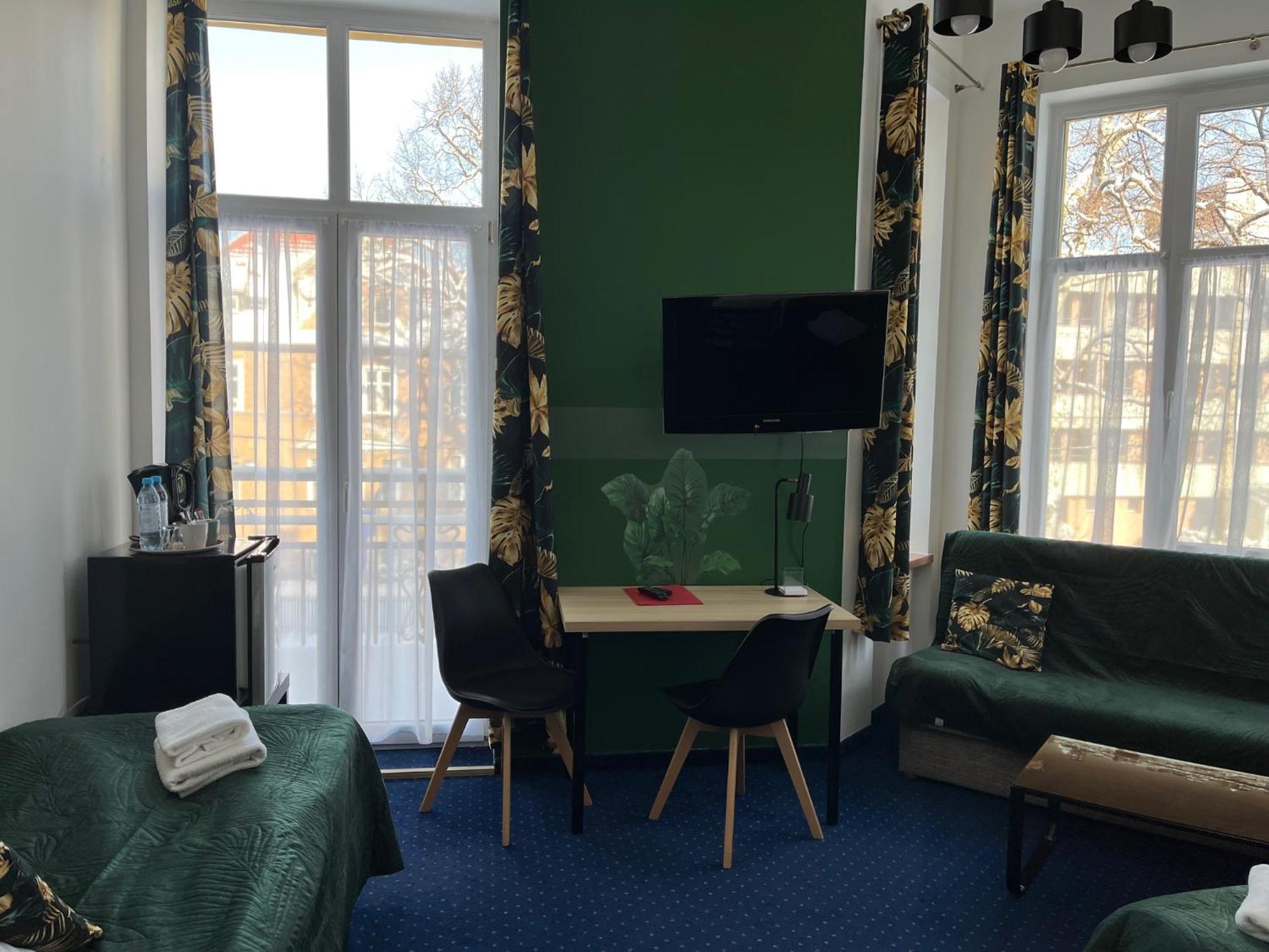 Hotel Bella イェレニャ・グーラ エクステリア 写真