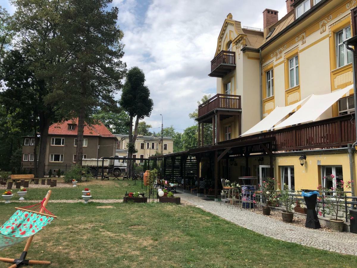 Hotel Bella イェレニャ・グーラ エクステリア 写真