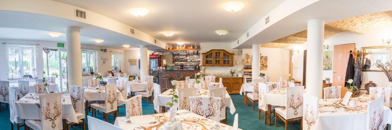 Hotel Bella イェレニャ・グーラ エクステリア 写真