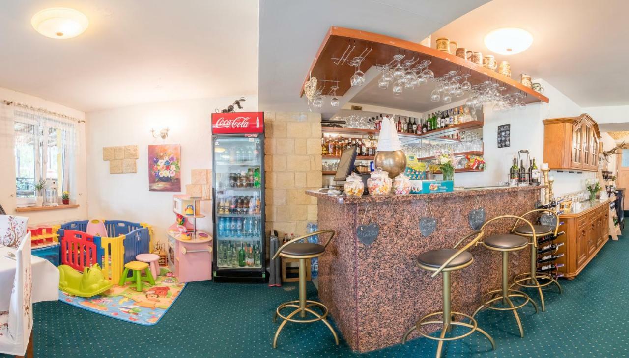 Hotel Bella イェレニャ・グーラ エクステリア 写真