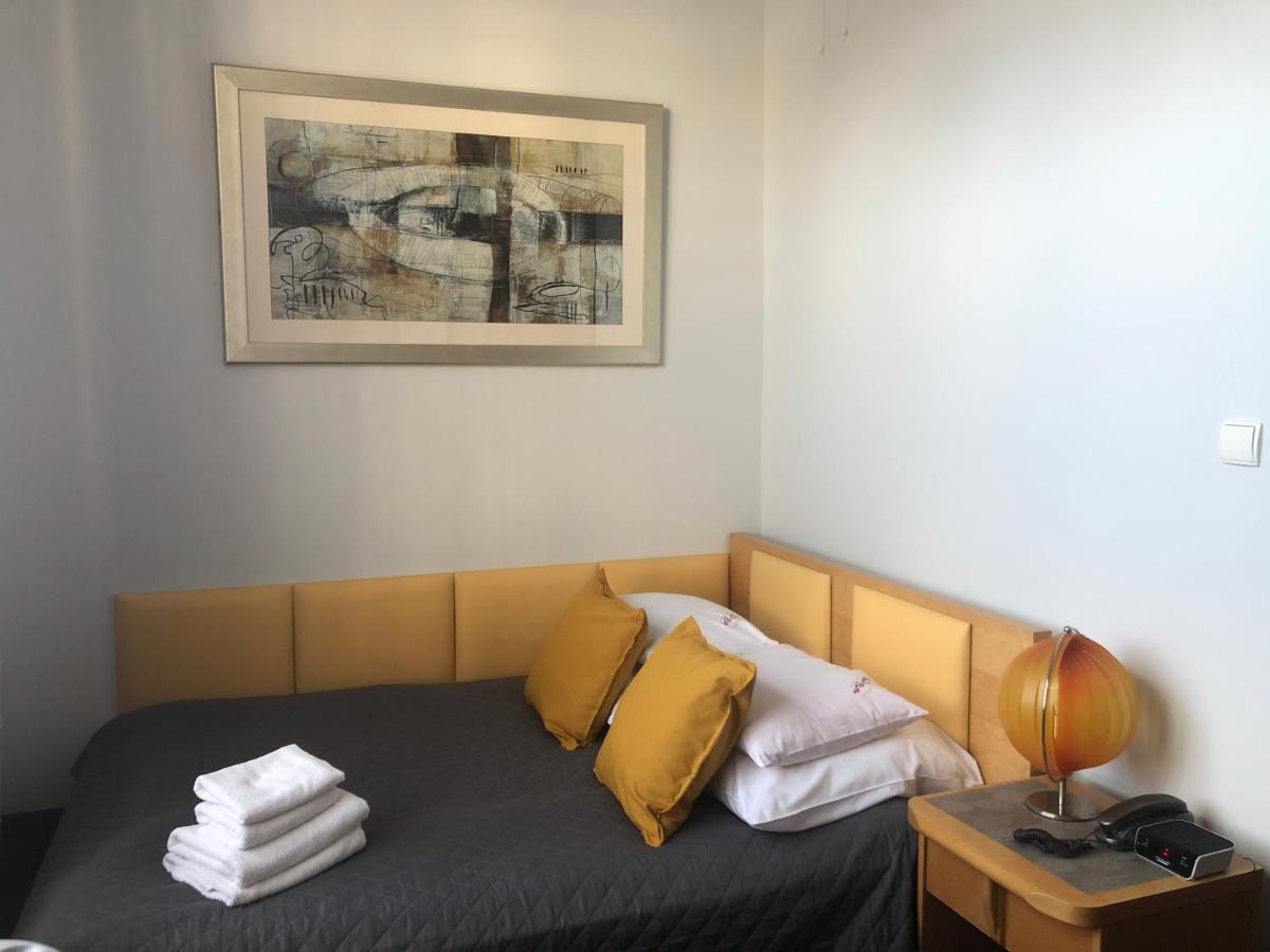 Hotel Bella イェレニャ・グーラ エクステリア 写真