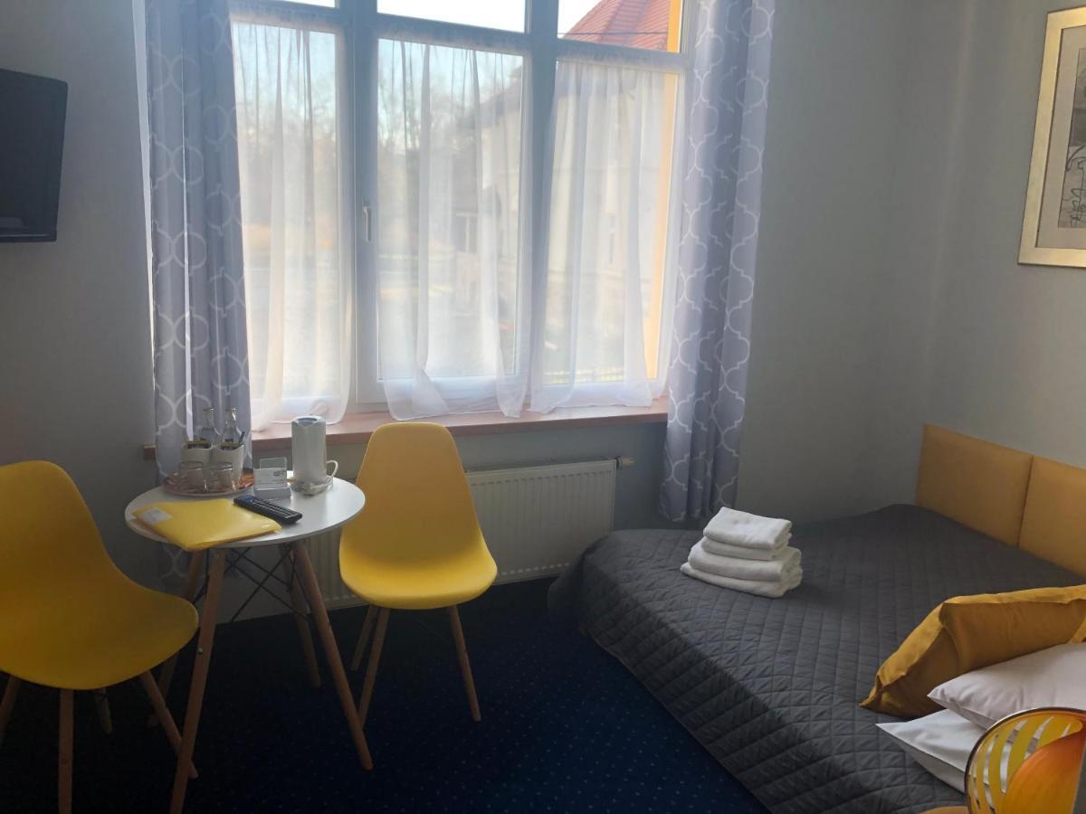 Hotel Bella イェレニャ・グーラ エクステリア 写真